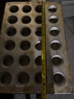 Commercial cupcake pan