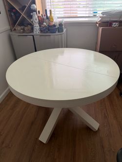 West Elm White Round Pedestal Dining Table