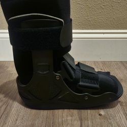 Medical Boot **BRAND NEW**
