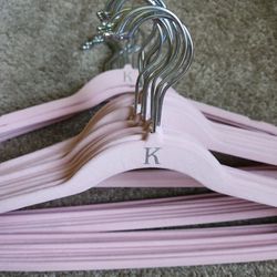 25 Pink Felt Grip Hangers