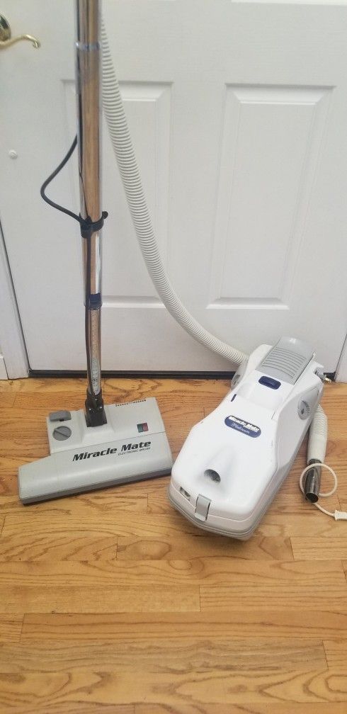 NEW condition MIRACLE MATE VACUUM WITH COMPLETE ATTACHMENTS. , WORKS EXCELLENT. , AMAZING POWER SUCTION. , IN THE BOX