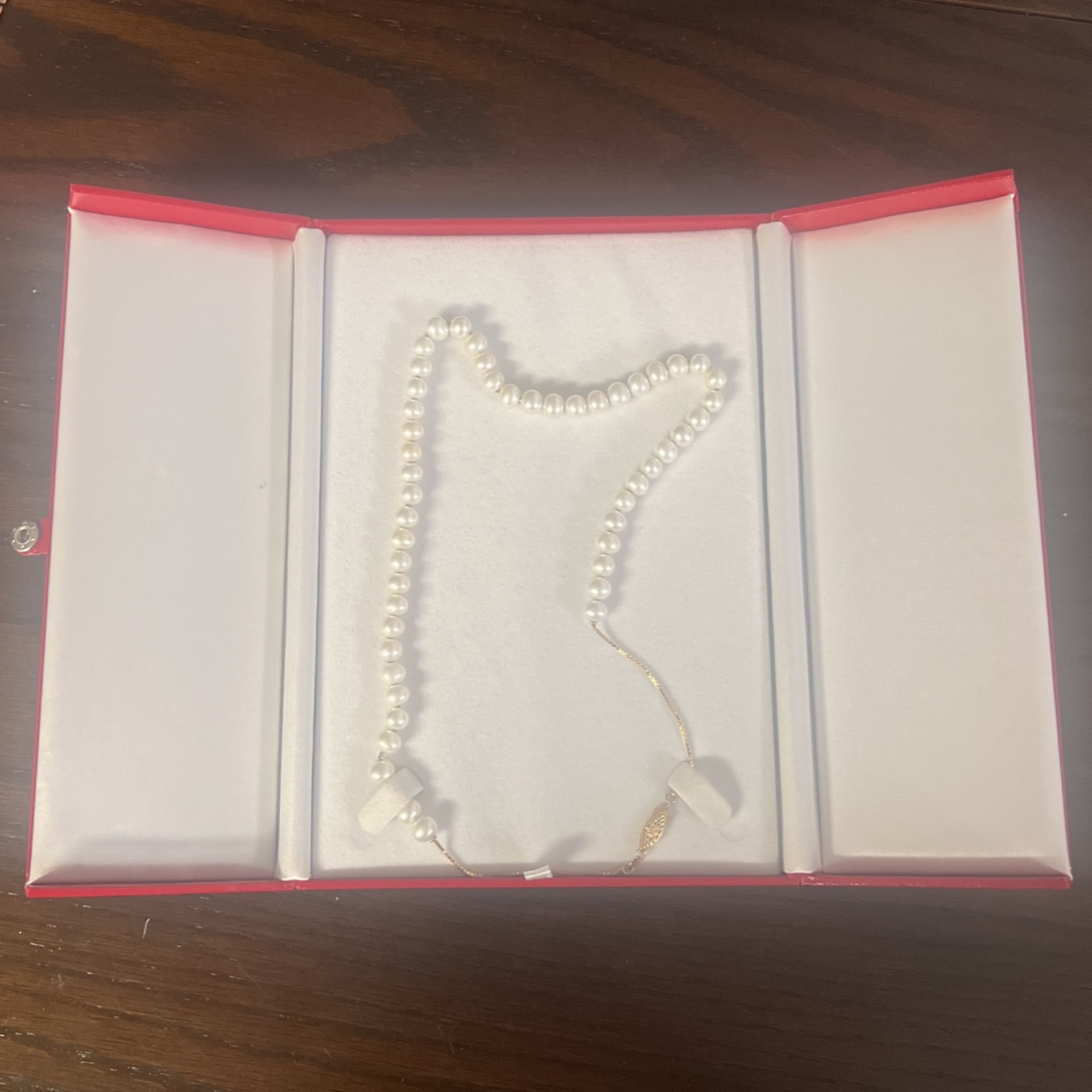 CD Icon Vertical Bifold Card HolderPearl Necklace