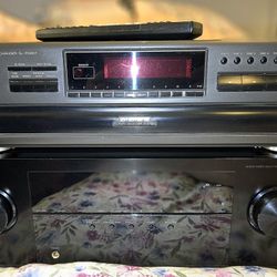 Pioneer Multi-Channel Receiver
Model
VSX -321 With TECHNICS  5 Disc CD Changer