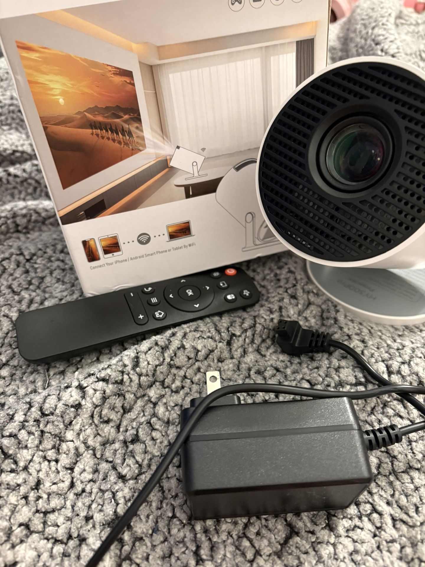 MAGCUBIC Mini Projector with Remote and Power Cable. Works Great