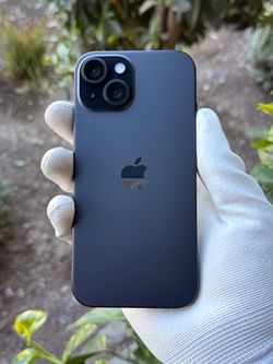 iPhone 15 256 GB Unlocked 84% Battery Health