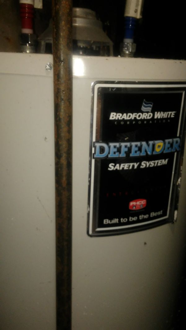 Bradford white 40 gallon gas hot water heater for Sale in Wichita, KS