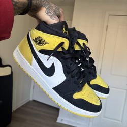 Air Jordan 1 'Yellow Toe' 