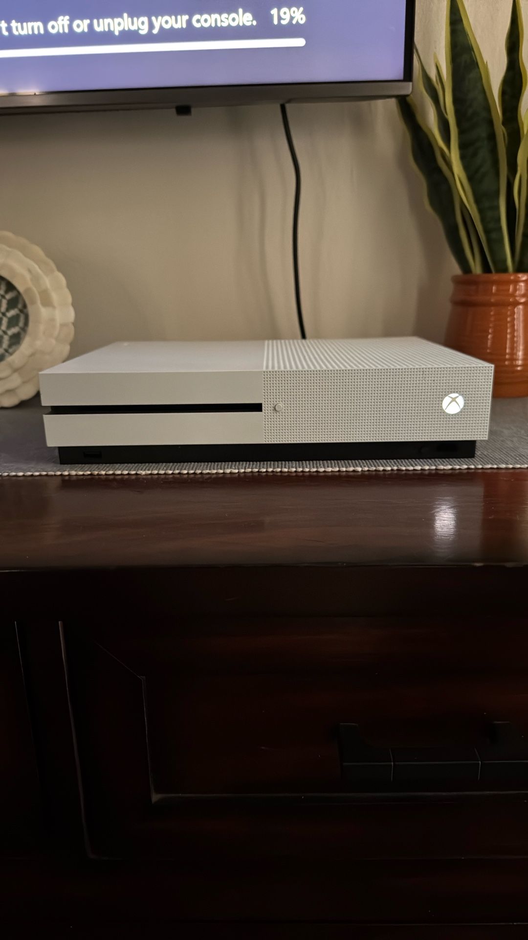 Xbox One S with Xbox Wireless Headset And Wireless Controller