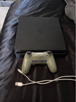 PS4 WITH CONTROLLER AND CHARGER