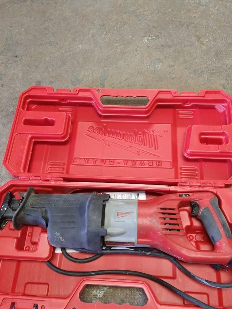 Milwaukee 15- amp orbital sawsaw great condition