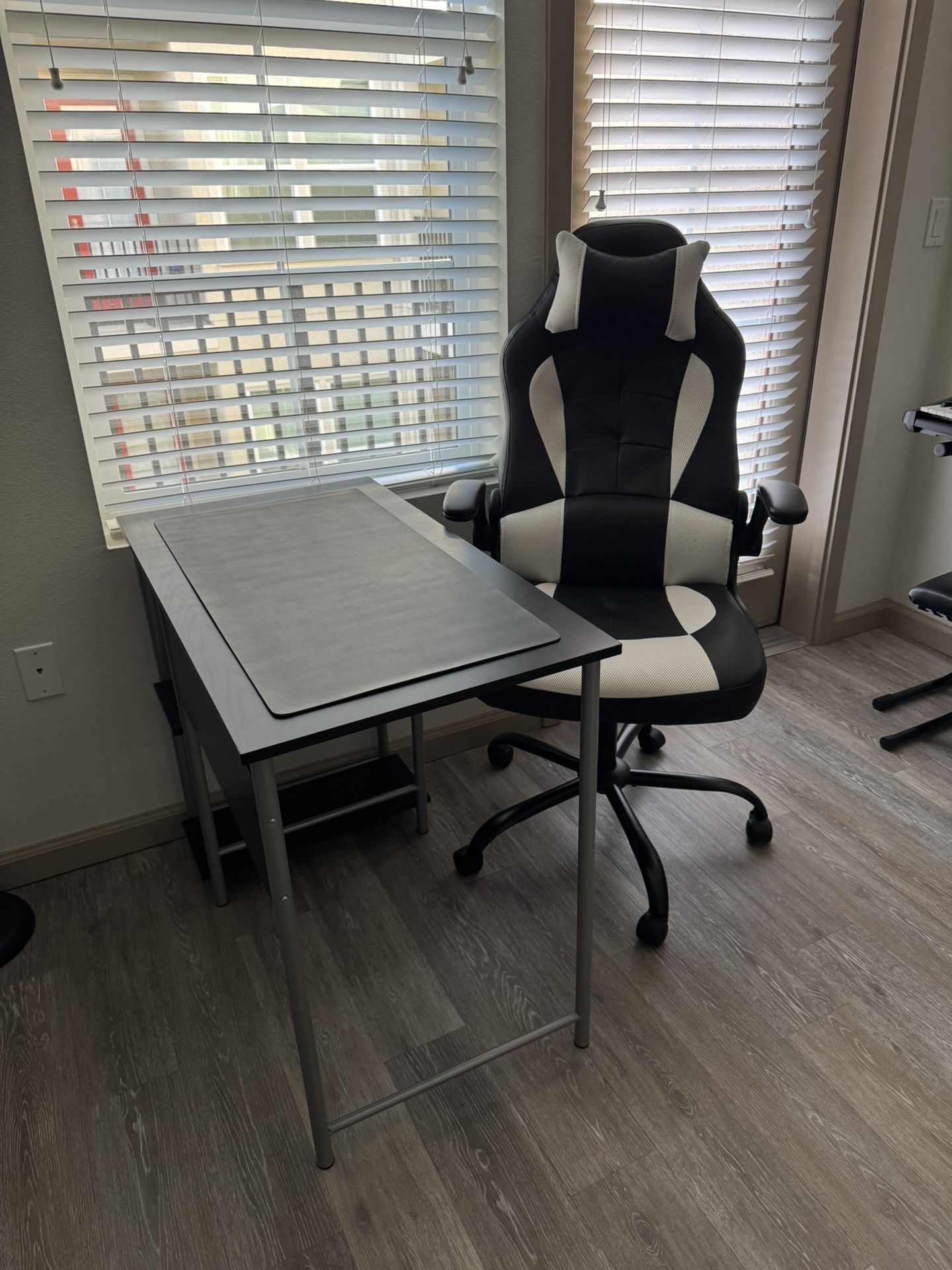 Gaming Chair + Desk