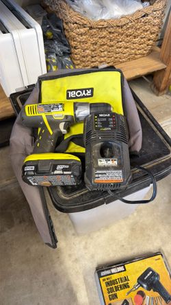 Ryobi drill with case