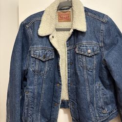 Levi’s sherpa lined denim jacket 
