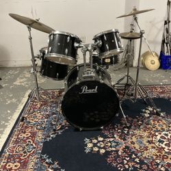 PEARL DRUM SET COMPLETE WITH ALL HARDWARE AND CYMBALS 