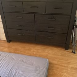 7 Chest Dresser With Mirror 