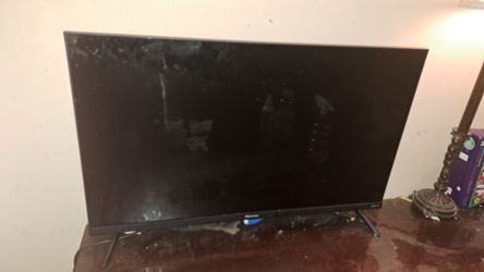 Hisense 30 in Roku TV