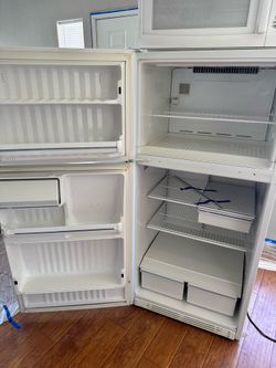 Refrigerator *brand new* GE model