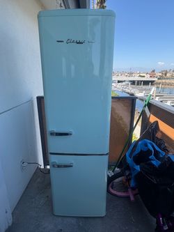 Classic Retro-Style Bottom Freezer Refrigerator