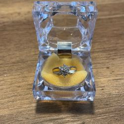 Beautiful Ring Whith Diamonds 10 K Real Gold 