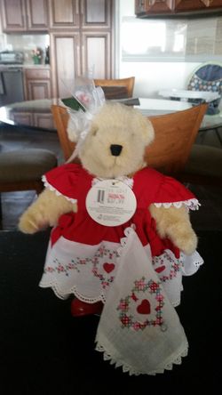 Muffy vandebear for Valentine's day. Like new been in storage sold for over 50. Asking 15