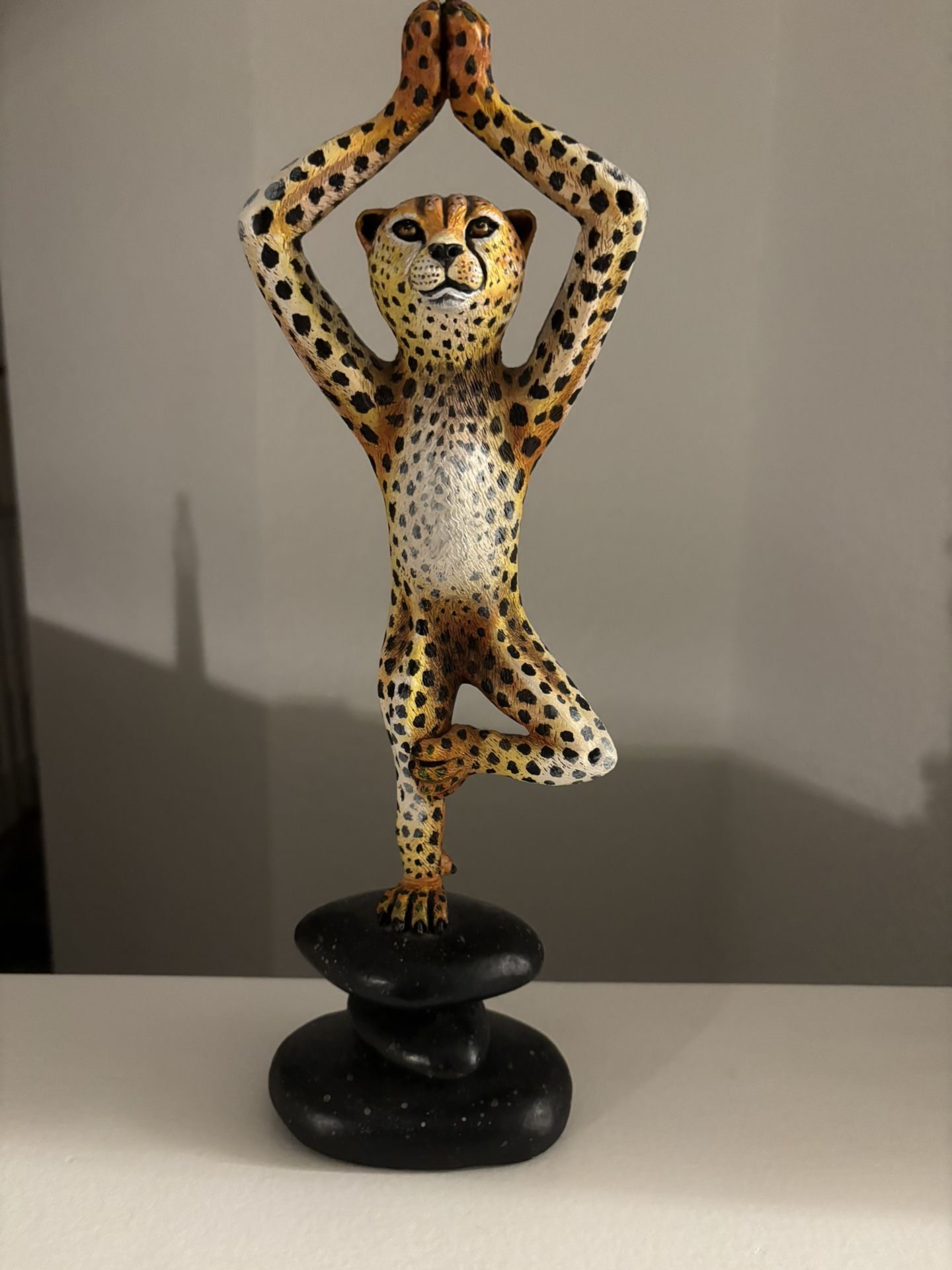 CHEETAH ANIMAL STATUE!
