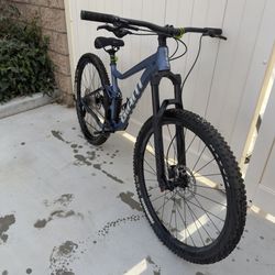 GIANT TALON