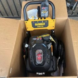 DEWALT 3300 PSI 2.4 GPM Gas Cold Water Pressure Washer with HONDA GCV200 Engine