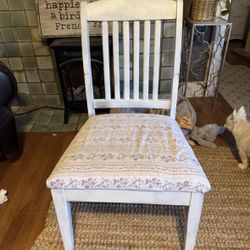 Pretty Shabby Chic White Chair
