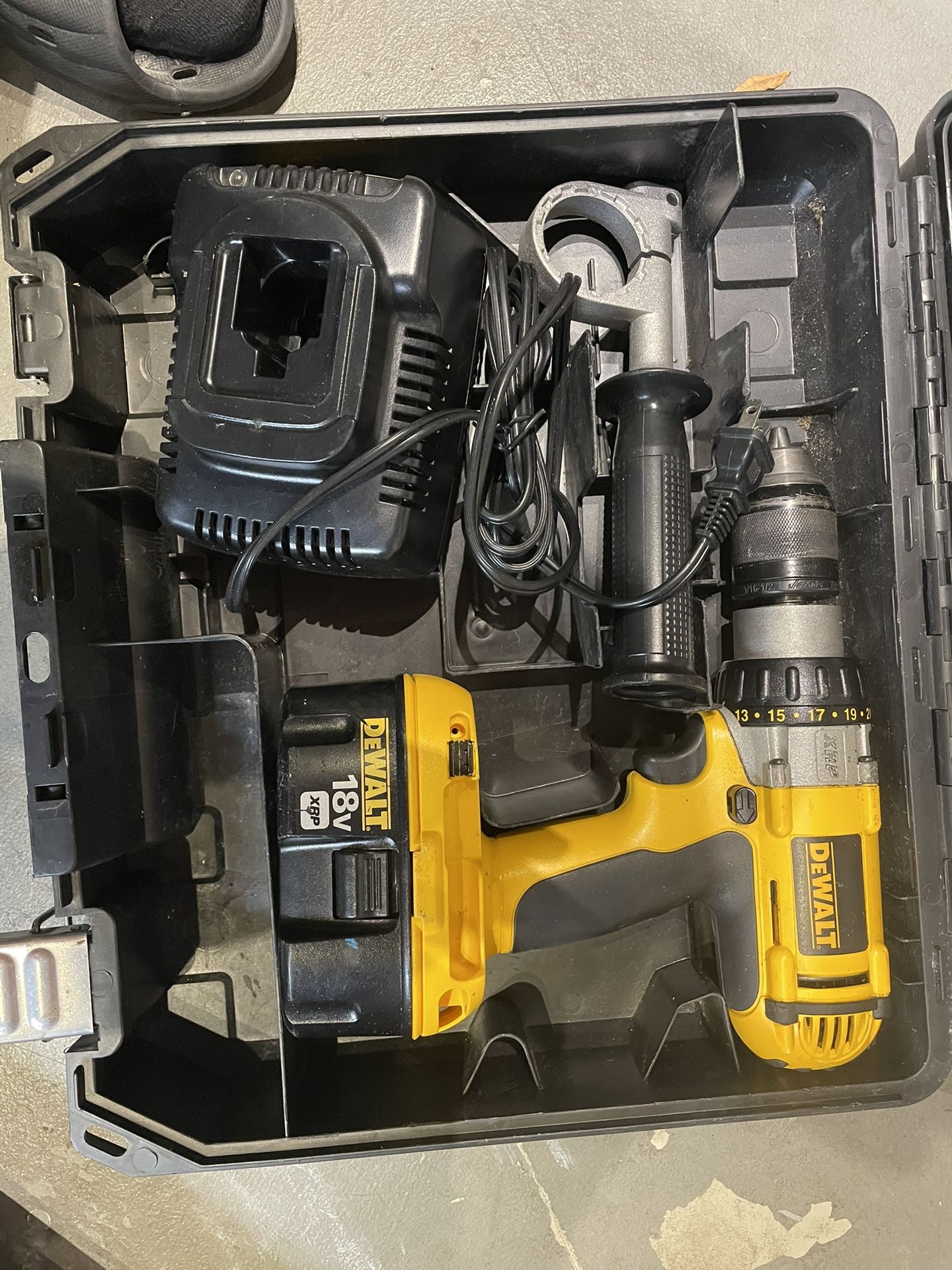 DEWALT Hammer Drill 18v