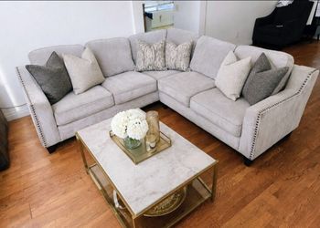 Ashley Furniture Sectional in Good condition!