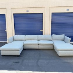 Beautiful large U-shaped Sectional