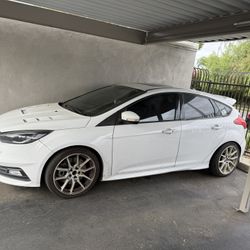 2017 Ford Focus ST 