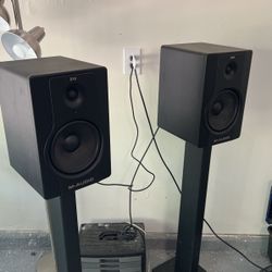 M-Audio BX8 Monitor Speakers W/stands