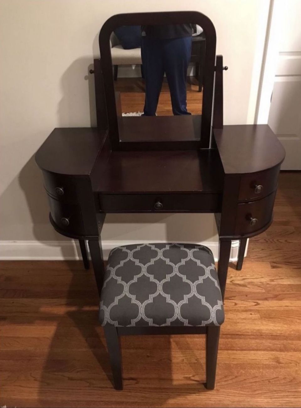 Beautiful Wood Color Makeup Vanity