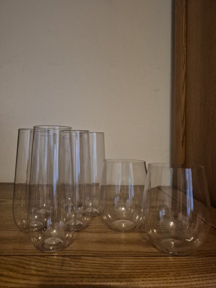 Champagne Flutes/Wine Cups