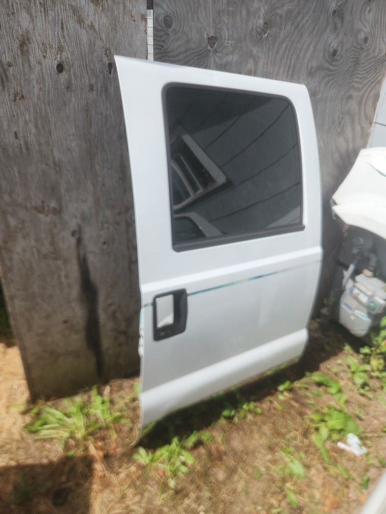 Passenger Side Back Door For A 2005 F250 Turbo Disel Truck