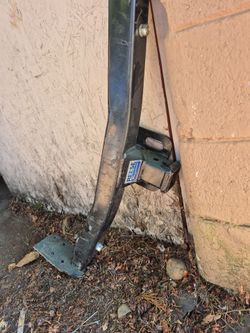 Universal adjustable tow hitch
