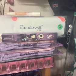 Makeup And Hot Iron Roller