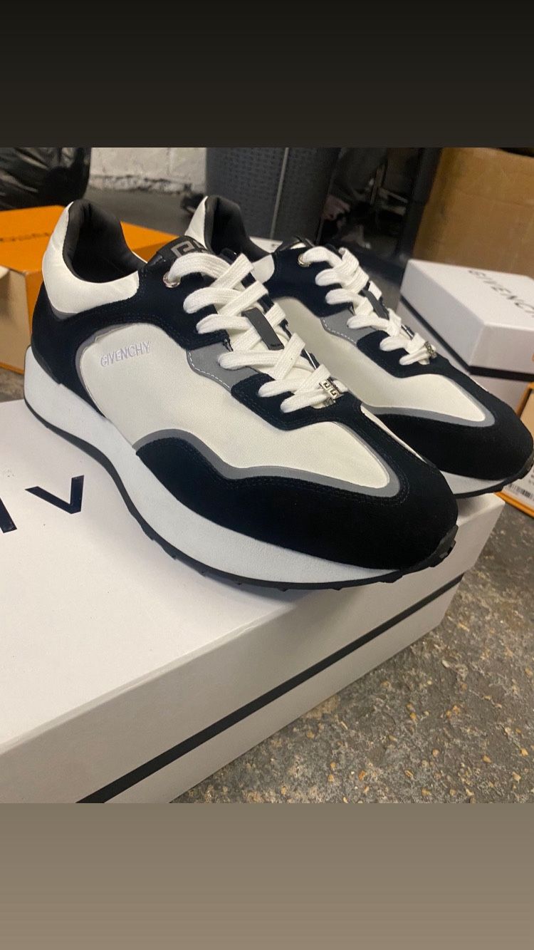 Louis Vuitton Sneakers