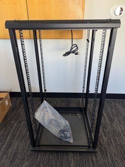 Open frame 4-post server rack, 22U
