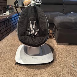 4 MOMS electric bluetooth baby swing