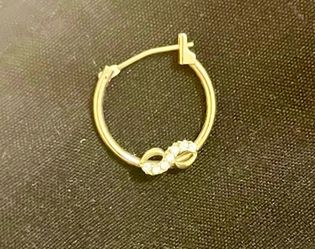 One gold earring. Mooresville 28117