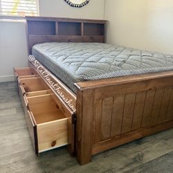 Full Bed And Mattress With Drawers 