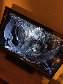 32 inch Vizio Smart T.V (Broken Screen)