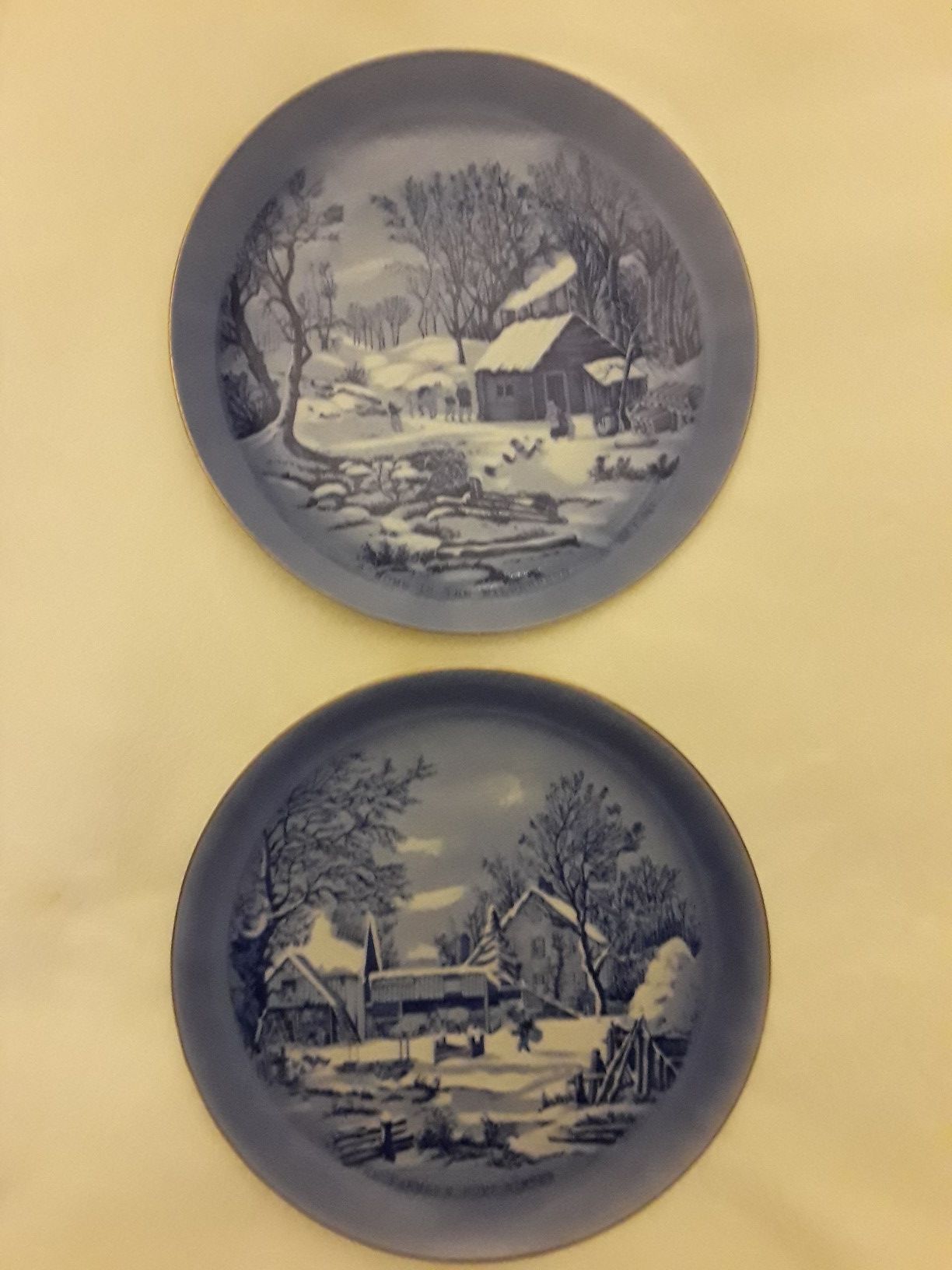 Set of decorative plates