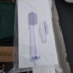 Hot Air Brush One Step Wonder By:Monat/ interchangeable