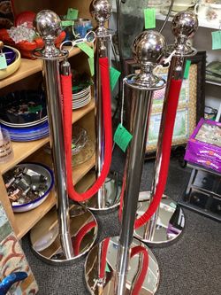 Crowd control stanchion – red ropes