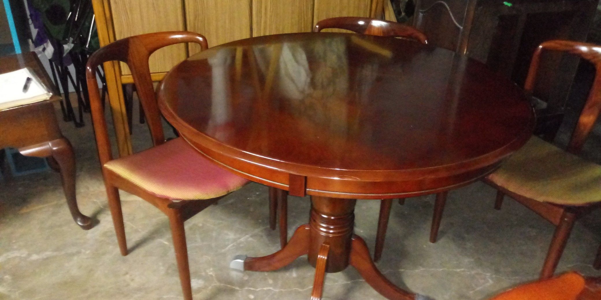 Round pedestal dining table 31 inches tall x 39 round with 3 matching chairs
