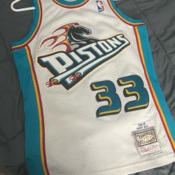 grant Hill pistons white jersey (size Xs) 