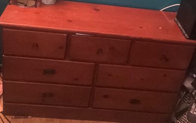 Wood dresser 7 drawers